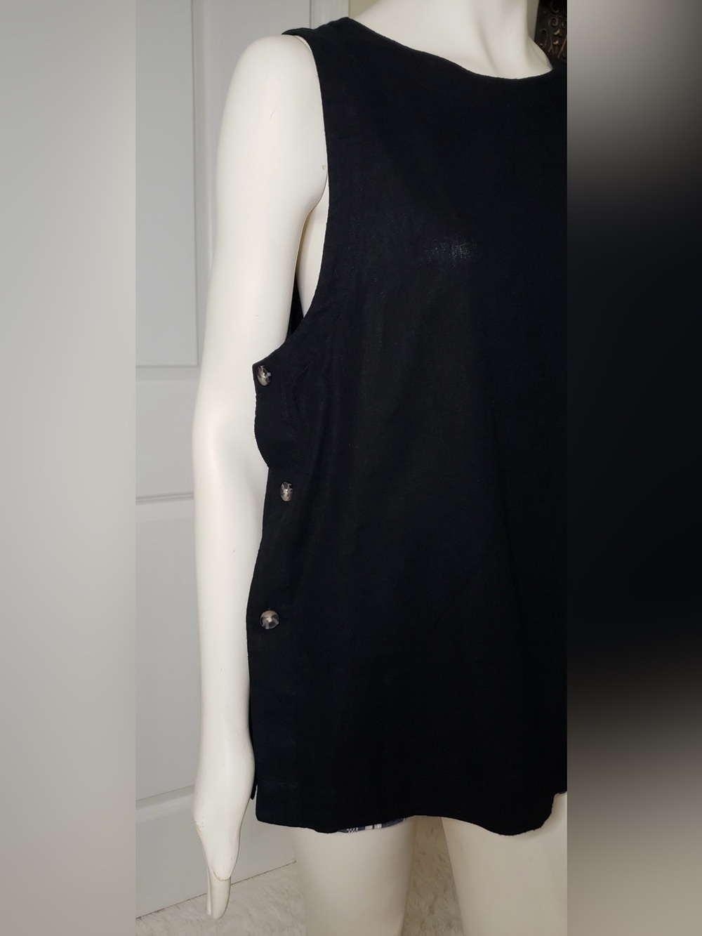 Universal Thread Black Button-Side Tank Top - Picture 2 of 8